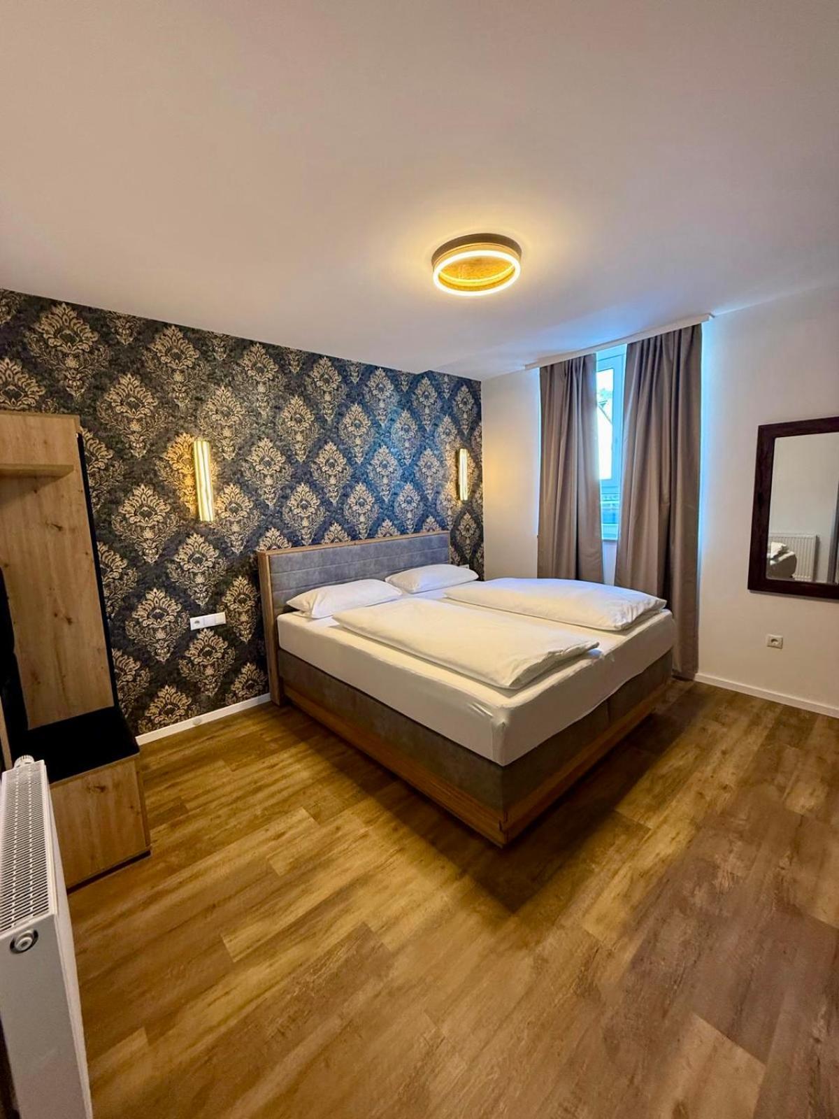 Hotel Restaurant Unikat زلتنغن راختخ المظهر الخارجي الصورة